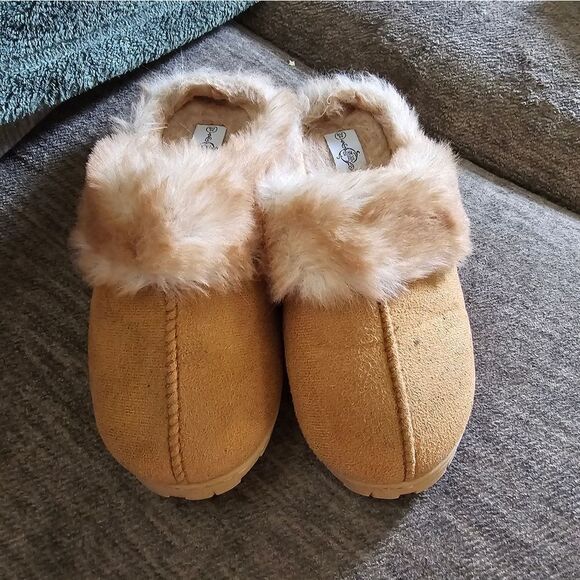 Cute and comfy ladies slippers size 7/8 - Picture 6 of 7